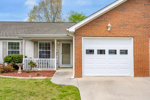 251 Flagstone Dr, Rossville, GA 30741