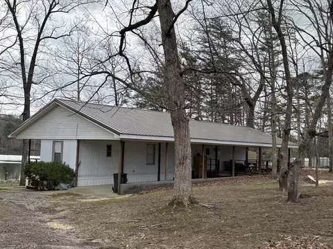 185 Lake Shore Dr, Pikeville, TN 37367