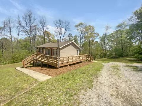 75 Thomas Dr, Chickamauga, GA 30707