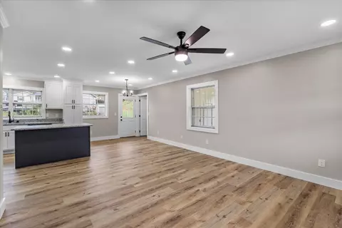 Living - 890 Shellmound Rd, Jasper, TN 37347 photo 2 of 5