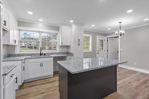 Kitchen - 890 Shellmound Rd, Jasper, TN 37347 photo 3 of 4