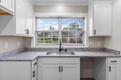 Kitchen - 890 Shellmound Rd, Jasper, TN 37347 photo 2 of 4