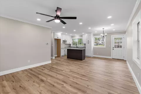 Living - 890 Shellmound Rd, Jasper, TN 37347 photo 3 of 5