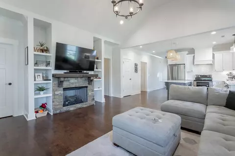 Living - 844 Ferrymans Way, Chattanooga, TN 37419 photo 1 of 1