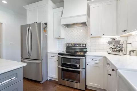 Kitchen - 844 Ferrymans Way, Chattanooga, TN 37419 photo 9 of 13