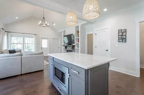 Kitchen - 844 Ferrymans Way, Chattanooga, TN 37419 photo 11 of 13