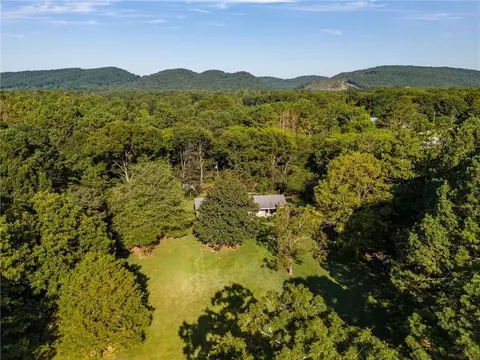 1884 Quinton Rd, Rocky Face, GA 30740