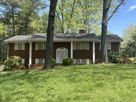 1340 N Glen Dr, Hixson, TN 37343