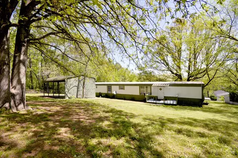 725 Schmidt Rd, Rossville, GA 30741