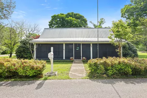 14946 Railroad St, Sale Creek, TN 37373
