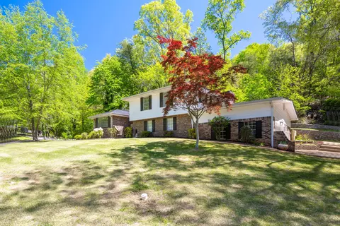 4802 Woodland Cir, Hixson, TN 37343