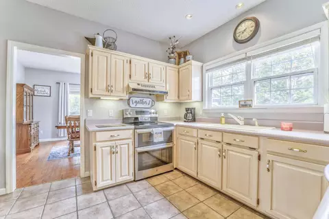 Kitchen - 407 Bethany Dr, Dalton, GA 30721 photo 3 of 6