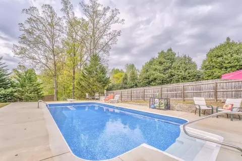 Exterior - 407 Bethany Dr, Dalton, GA 30721 photo 6 of 17