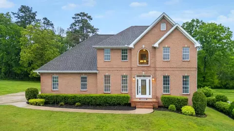 1413 Cambridge Point Dr, Hixson, TN 37343
