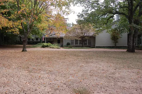 503 Pine Ave, Lookout Mountain, TN 37350