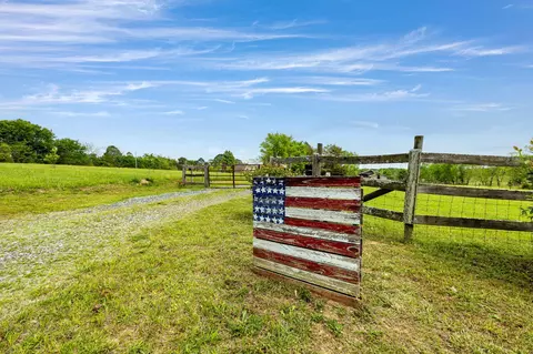 911 Durkee Rd SE, Cleveland, TN 37323