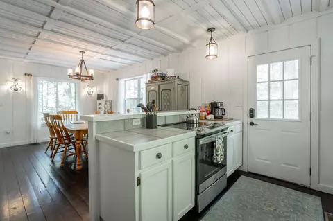 Kitchen - 145 River Bend Dr, Ocoee, TN 37361 photo 4 of 5