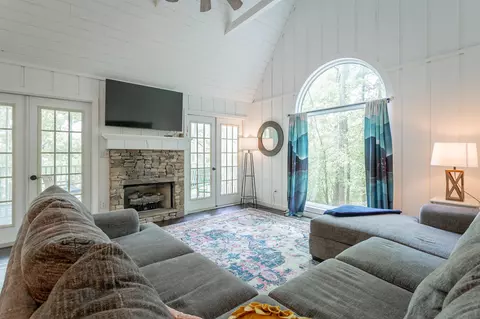 Living - 145 River Bend Dr, Ocoee, TN 37361 photo 1 of 3