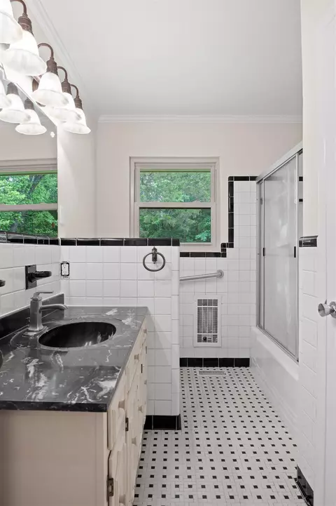 Bath - 6927 Jesse Conner Rd, Chattanooga, TN 37421 photo 1 of 1