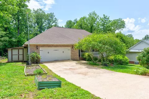 5040 Dellwood Dr, Rossville, GA 30741