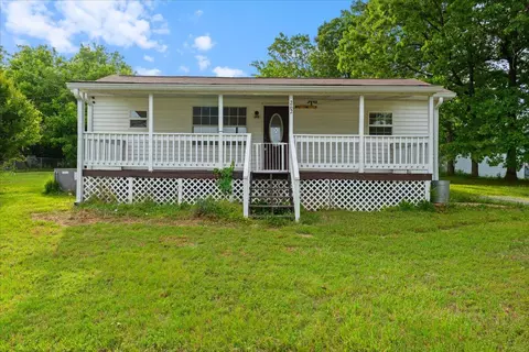 262 Walnut Ave, Trenton, GA 30752