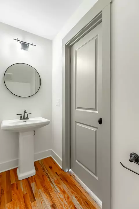 Bath - 242 Cascade Dr, Rossville, GA 30741 photo 2 of 10