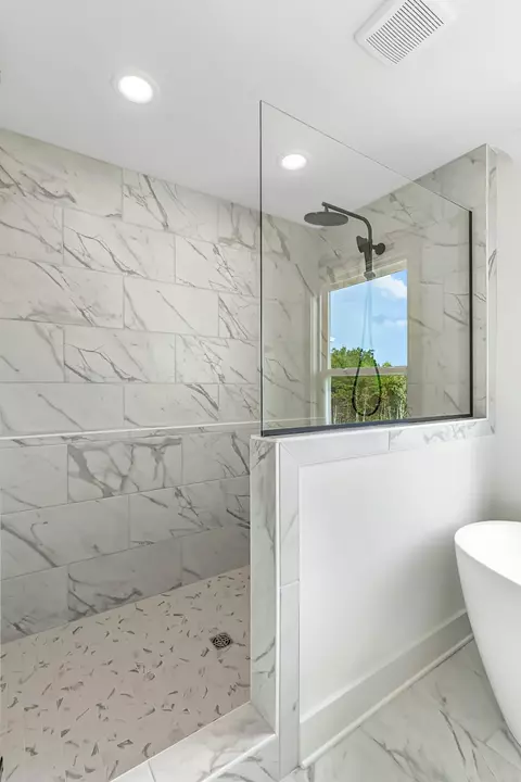 Bath - 242 Cascade Dr, Rossville, GA 30741 photo 5 of 10
