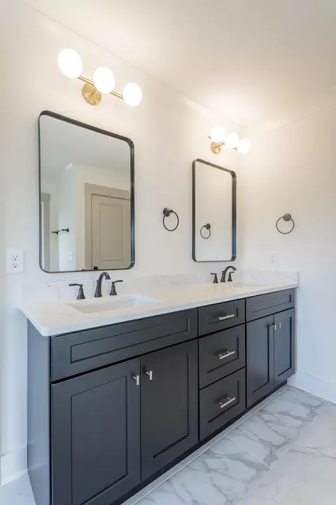 Bath - 256 Cascade Dr, Rossville, GA 30741 photo 5 of 11