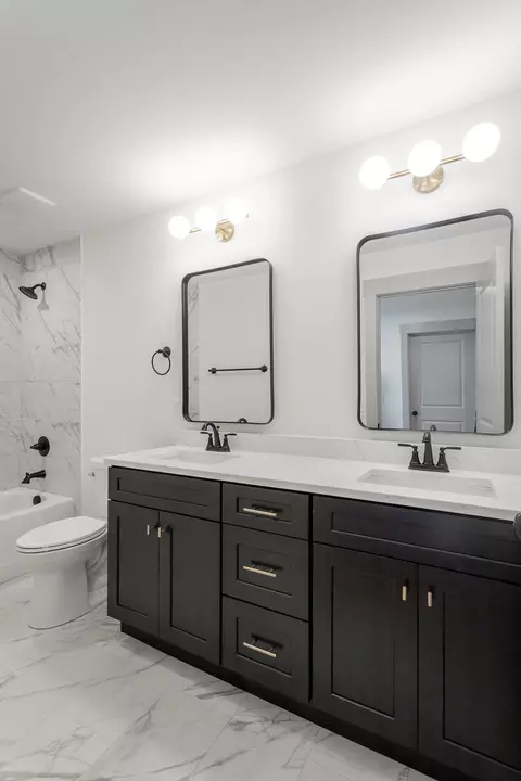 Bath - 256 Cascade Dr, Rossville, GA 30741 photo 7 of 11