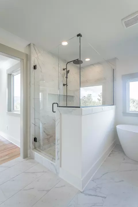 Bath - 256 Cascade Dr, Rossville, GA 30741 photo 10 of 11