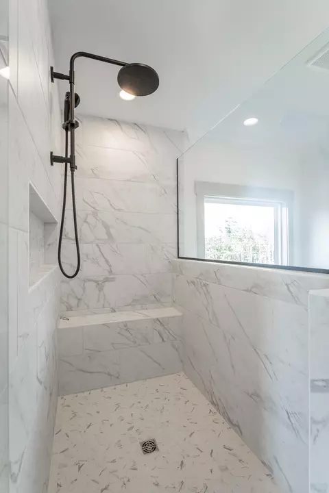 Bath - 256 Cascade Dr, Rossville, GA 30741 photo 6 of 11