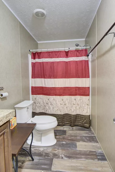 Bath - 452 Davenport Rd, Resaca, GA 30735 photo 6 of 8