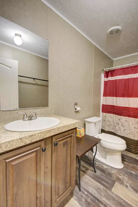 Bath - 452 Davenport Rd, Resaca, GA 30735 photo 5 of 8