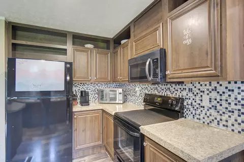 Kitchen - 452 Davenport Rd, Resaca, GA 30735 photo 4 of 7