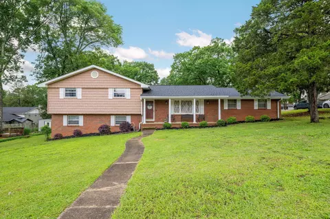 9 Maple Ln, Fort Oglethorpe, GA 30742