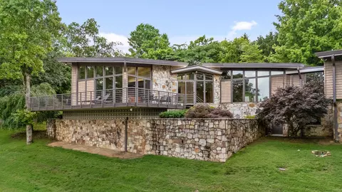 702 S Crest Rd, Chattanooga, TN 37404
