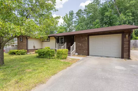 8003 Plaxco Dr, Chattanooga, TN 37421