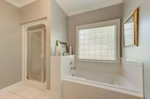 Bath - 81 Arnold Rd, Rock Spring, GA 30739 photo 2 of 6