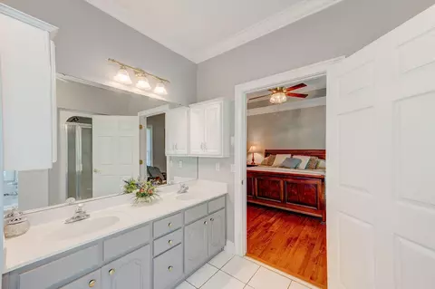 Bath - 81 Arnold Rd, Rock Spring, GA 30739 photo 4 of 6