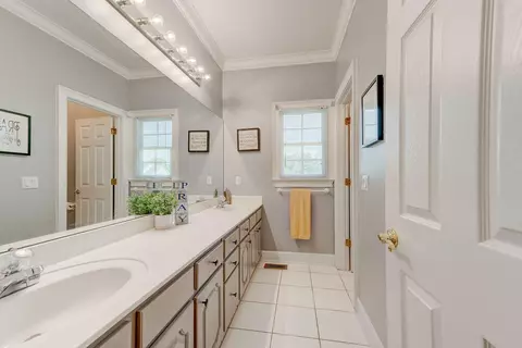 Bath - 81 Arnold Rd, Rock Spring, GA 30739 photo 5 of 6