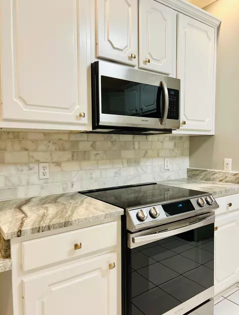 Kitchen - 81 Arnold Rd, Rock Spring, GA 30739 photo 2 of 3