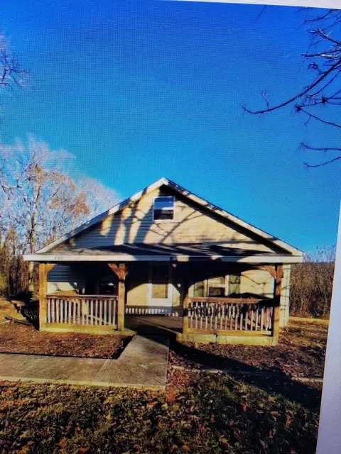 887 S Magnolia Ave, Whitwell, TN 37397