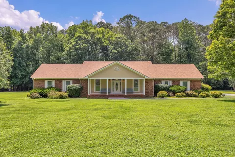 286 W Shore Dr, Lafayette, GA 30728