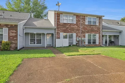 1259 Leaside Ln, Hixson, TN 37343