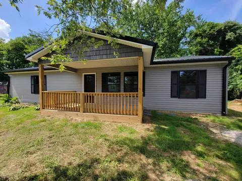 635 N Sherry Dr, Rossville, GA 30741
