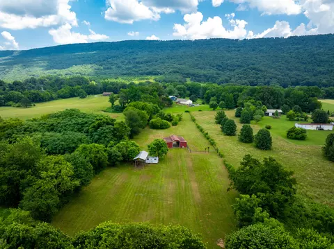 2618 Alvin York Hwy, Whitwell, TN 37397