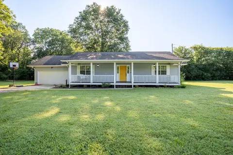 316 Old Hales Gap Rd, Trenton, GA 30752