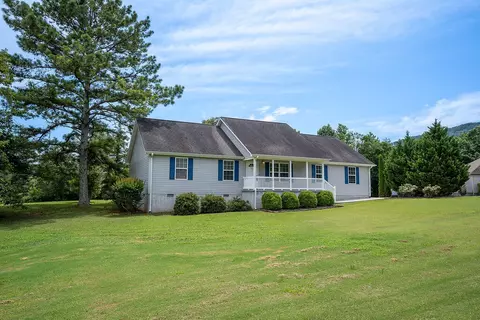 185 Valley Estates Dr, Trenton, GA 30752