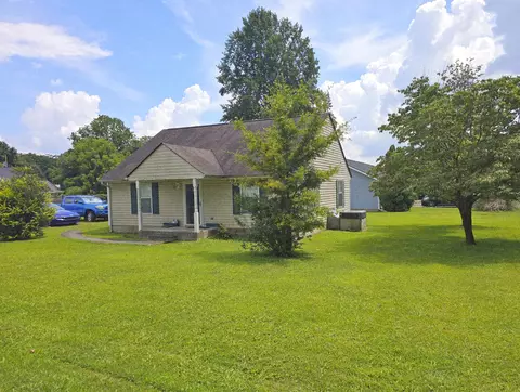 407 W 3rd St, Jasper, TN 37347 photo 2