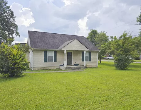 407 W 3rd St, Jasper, TN 37347